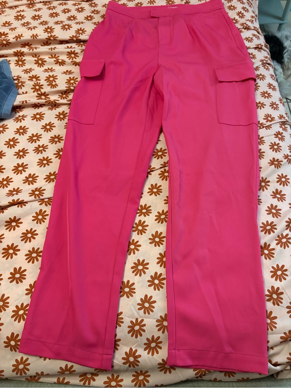 Bundle 3 for $15. New Everly Wide-Leg Cargo Pants in Hot Pink. Size Small.